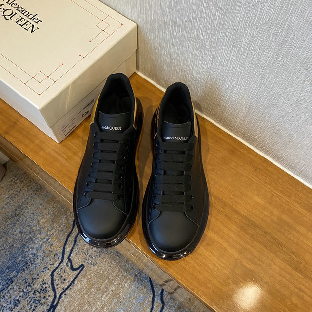 Alexander McQueen Oversized Sneakers In Black & Gold