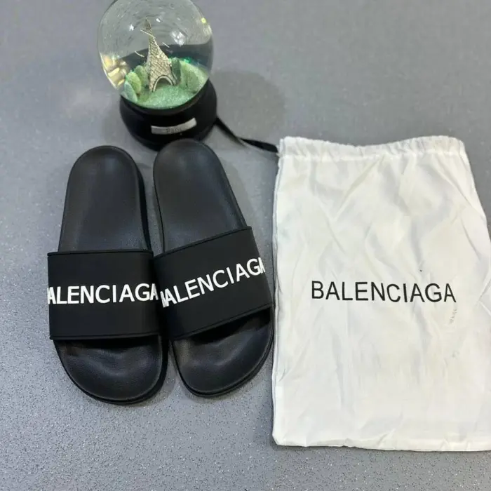 Balenciaga Leather Pool Sliders In Black Color