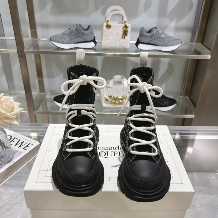 Alexander McQueen Women's Tread Slick Hiker Boots With Oversized Laces & Chunky Platform Sole In 2 Colors
