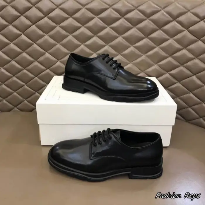 Alexander McQueen Men's Derby Shoes With Rounded Toes & Lace Up Closures