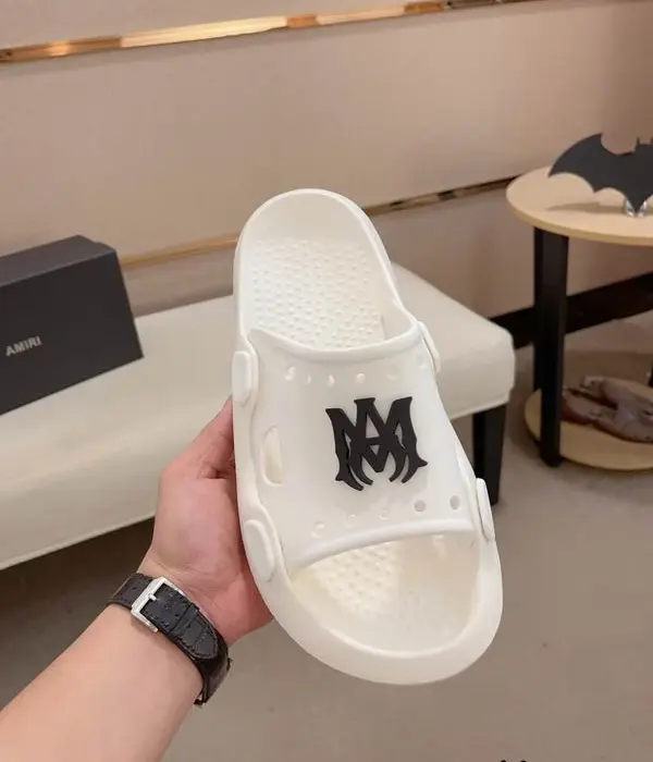 Amiri MA Logo Slides In Different Colors