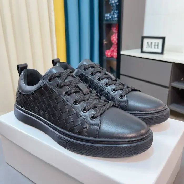 Bottega Veneta Intrecciato Low Top Sneakers With Signature Woven Side Panel