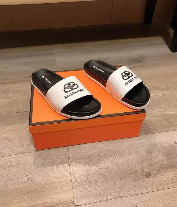 Balenciaga Pool Sliders In Black & White