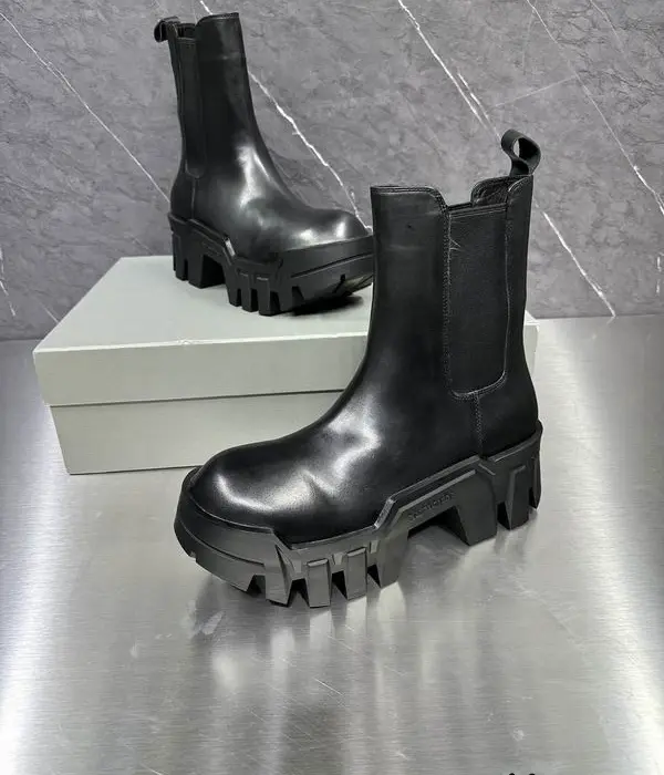 Balenciaga Chelsea Boot In Black