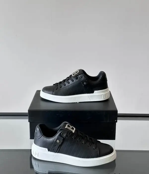 Balmain Buzz Low Top Trainers In Black