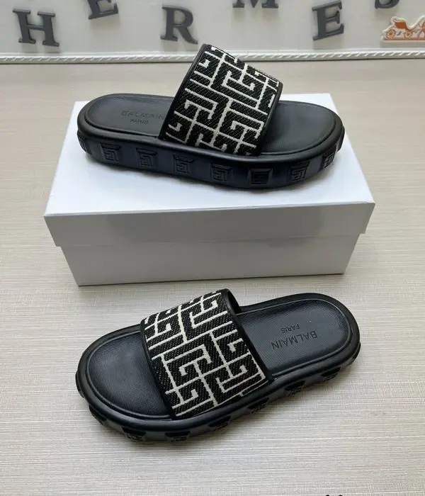 Balmain Chunky Sole Sliders In Black Color