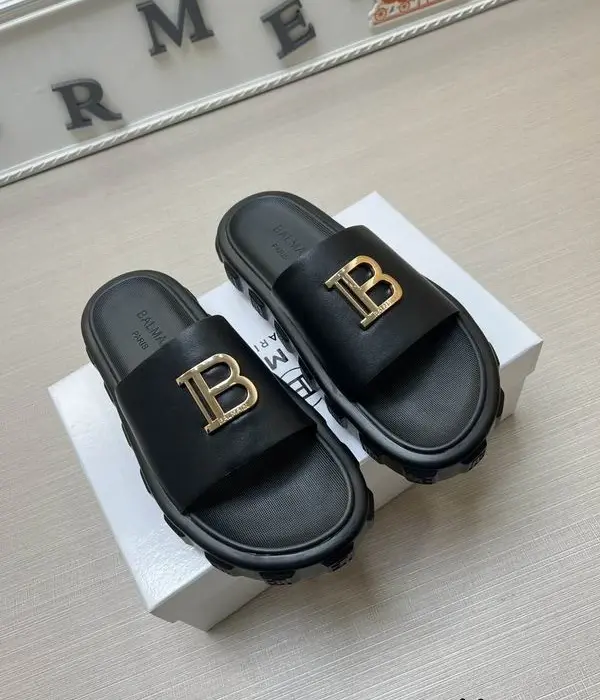 Balmain Sliders With Thick Sole & Gold Toned Logo