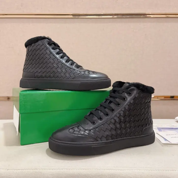 Bottega Veneta Intrecciato Pattern & Faux Fur Collar Lining Sneakers
