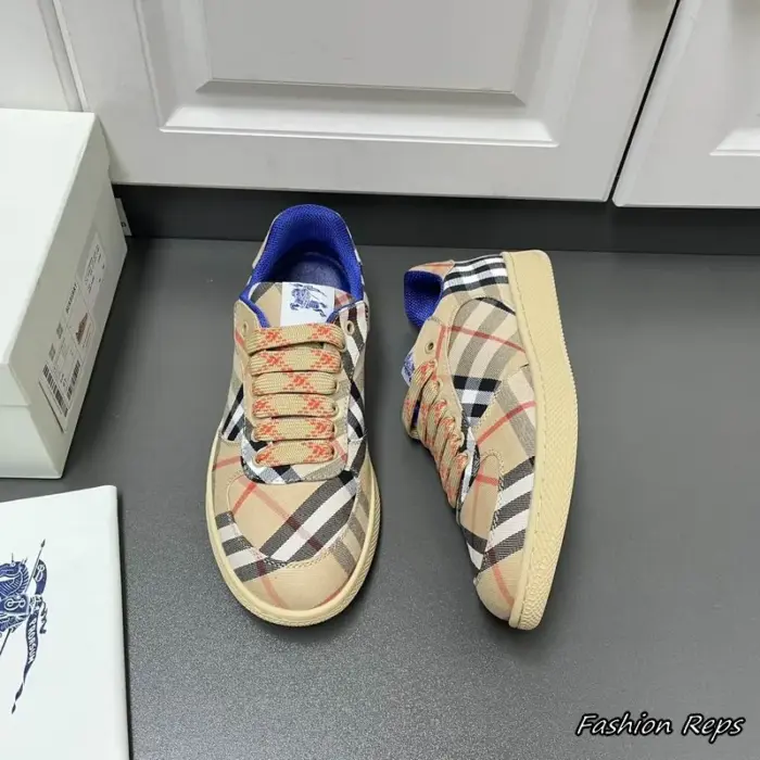 Burberry Check Low Top Sneakers With Blue Inner Line In Different Colors