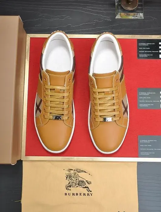 Burberry Low Top Trainers With Iconic House Check Pattern
