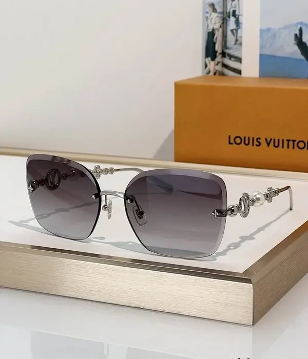 Louis Vuitton Jewel Pearl Square Sunglasses In Multiple Colors