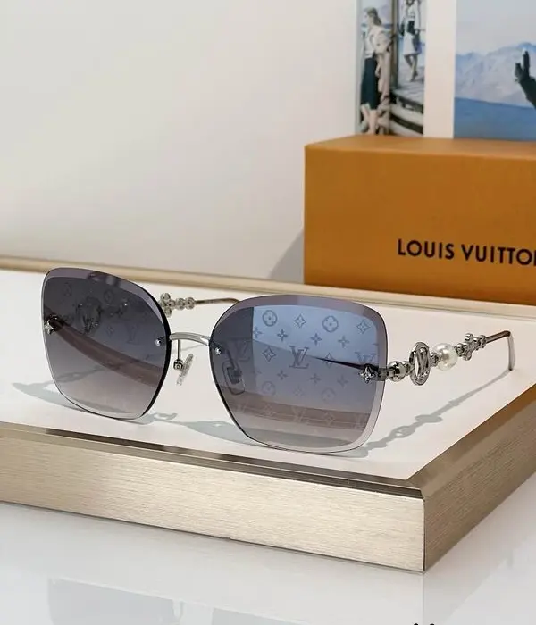 Louis Vuitton Jewel Pearl Square Sunglasses