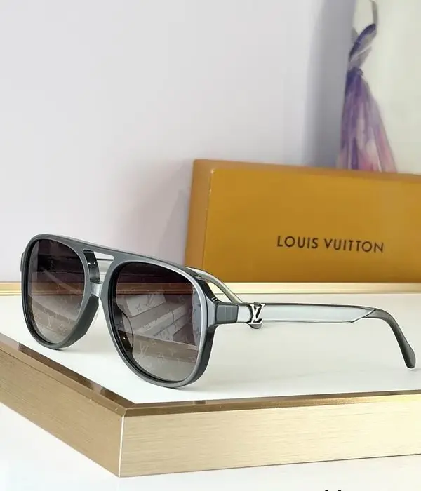 Louis Vuitton Hit Sunglasses