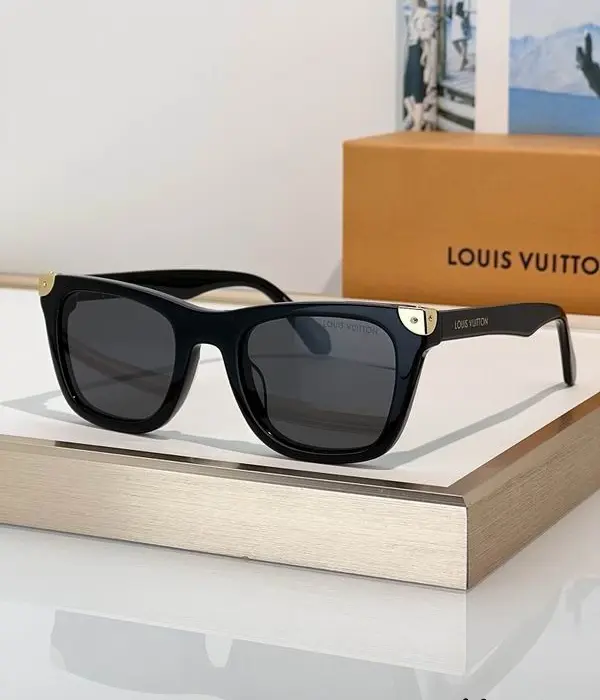 Louis Vuitton Heritage Square Sunglasses In Multiple Colors