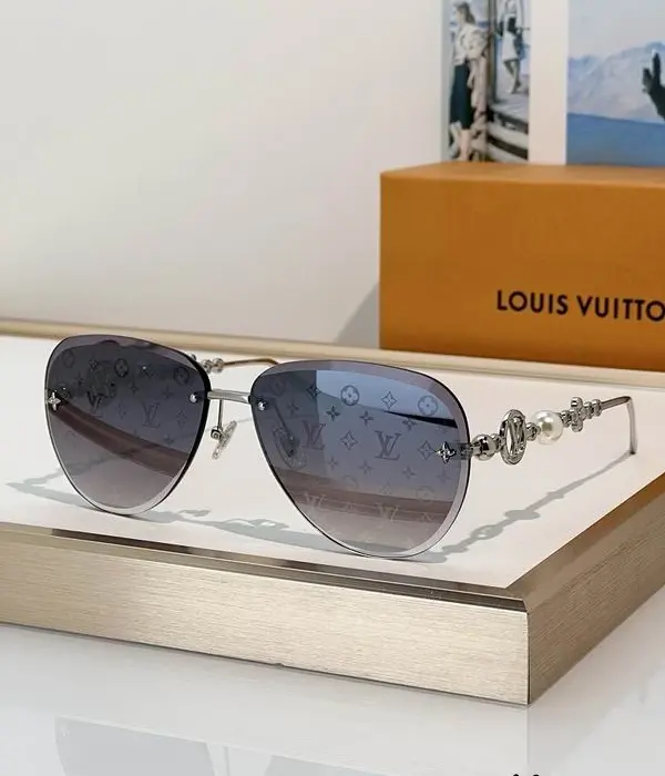 Louis Vuitton Jewel Pearl Pilot Sunglasses