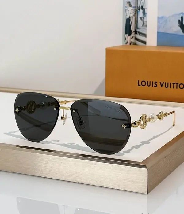Louis Vuitton Jewel Pearl Pilot Sunglasses In Different Colors