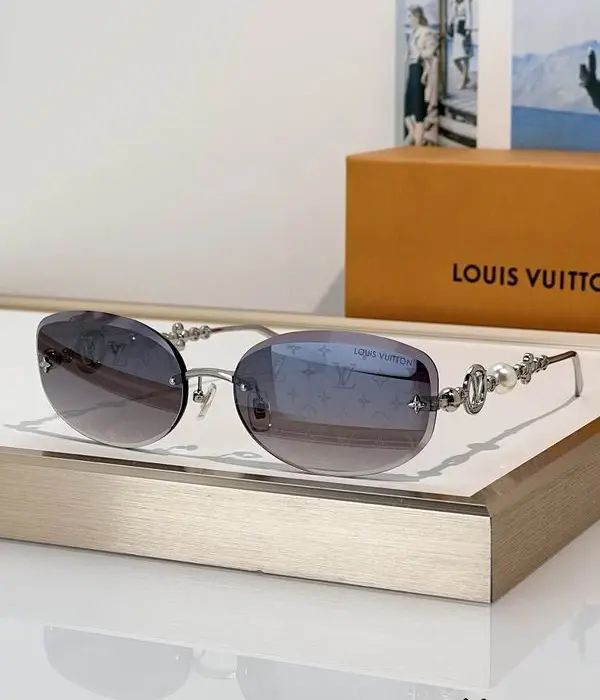 Louis Vuitton Jewel Pearl Oval Sunglasses