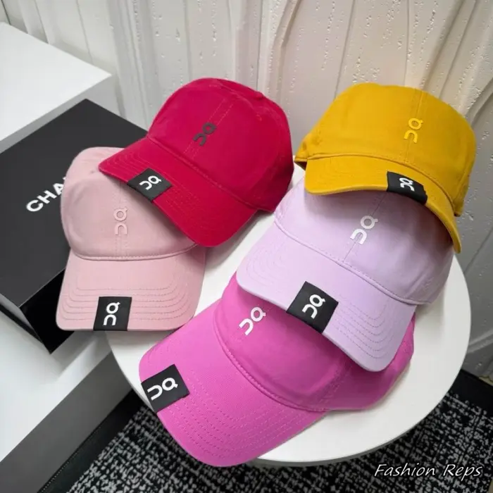 On Running Classic Logo Baseball Caps In Different Colors