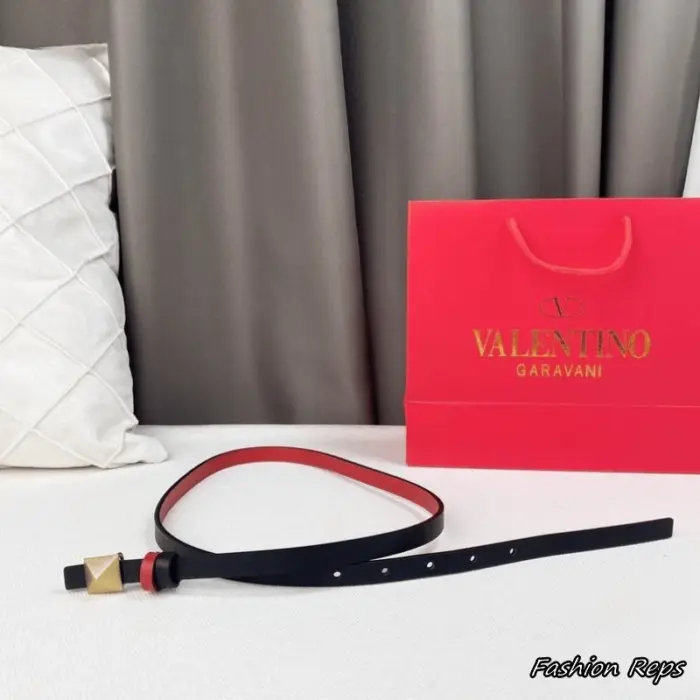 Valentino Garavani 12MM Rockstud Reversible Thin Leather Belt