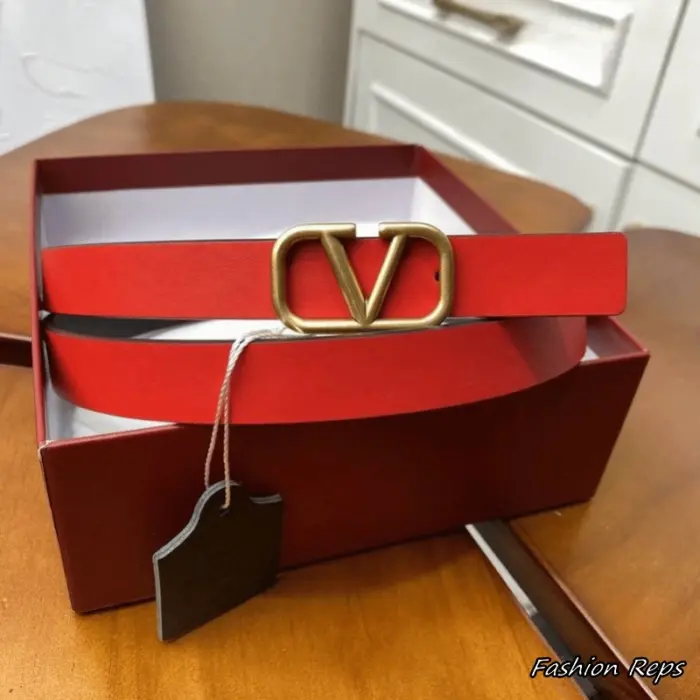 Valentino Garavani 20MM Men's VLogo Signature Reversible Calfskin Belt In 2 Colors