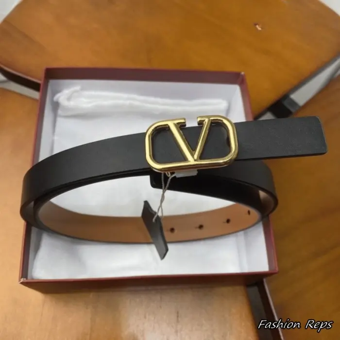 Valentino Garavani 20MM Reversible VLogo Signature Frame Buckle Leather Belt