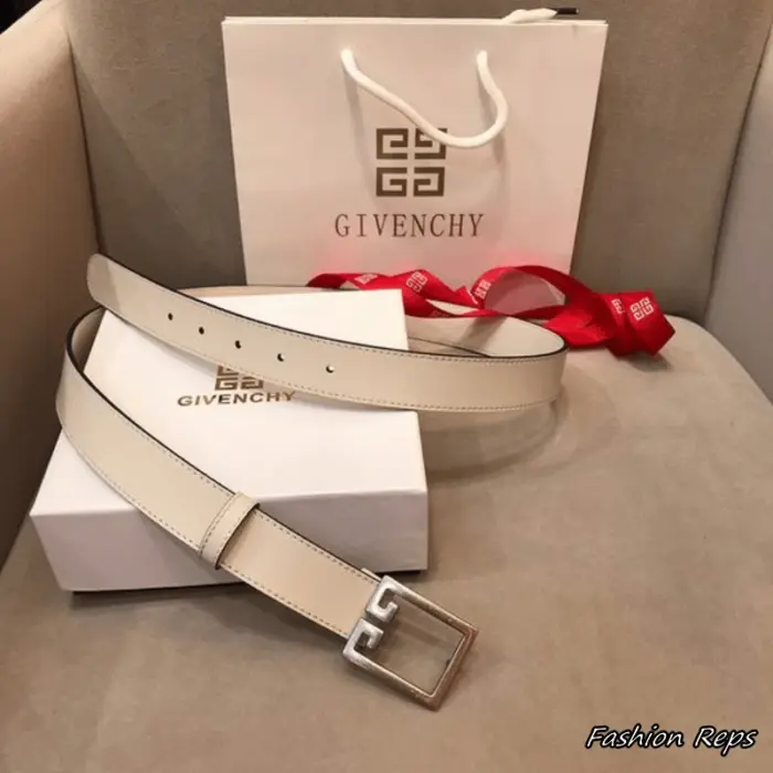 Givenchy 30MM 4G Logo Buckle Leather Belt
