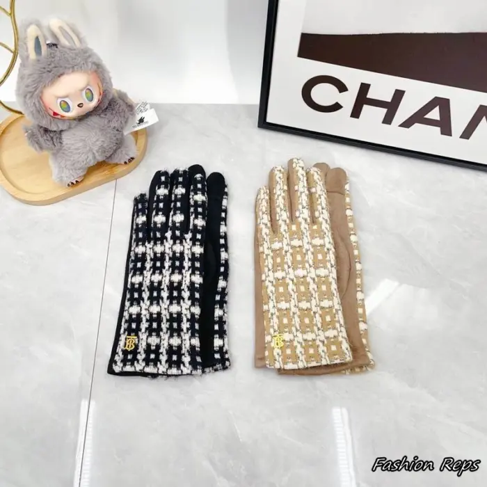 Burberry Houndstooth Knit & Leather Gloves In 2 Colors