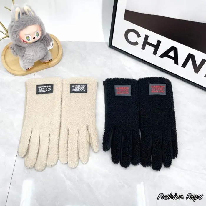 Burberry Logo Patch Shearling Gloves In 2 Colors
