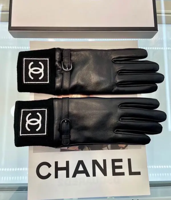Chanel Buckled Wrist Extension Knit Gloves
