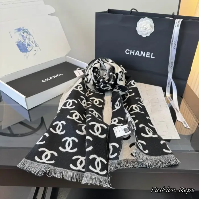 Chanel Interlocking CC Logo & Fringed Ends Scarf In Black & White