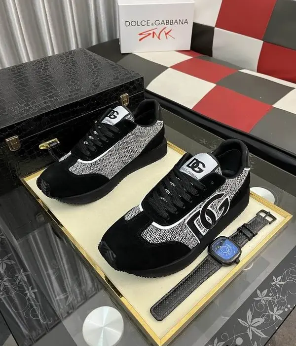 Dolce & Gabbana Low Top Trainers With Prominent DG Side Logo