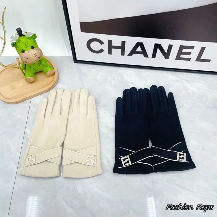 Fendi FF Monogram Cross Strap Wool Gloves In 2 Colors