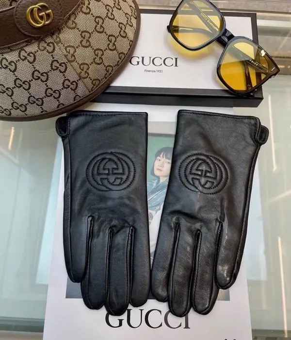 Gucci Interlocking G Circular Debossed Leather Gloves