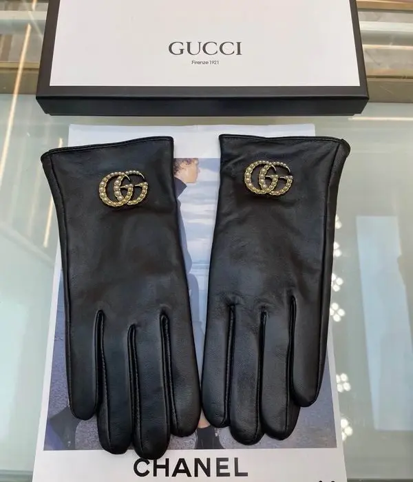 Gucci Pearl Double G Leather Gloves
