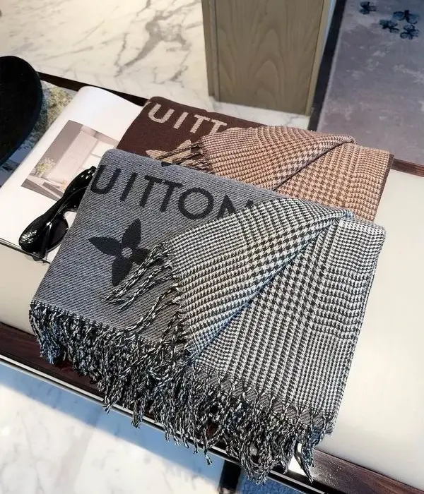 Louis Vuitton Reykjavik Scarf