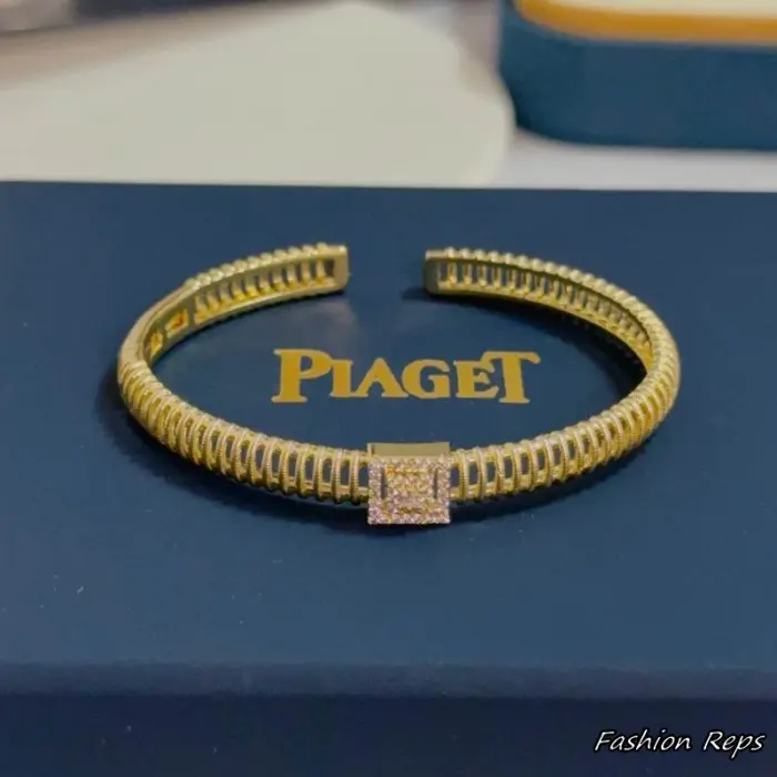 Piaget Tradition Ribbed Square Cuff Bracelet