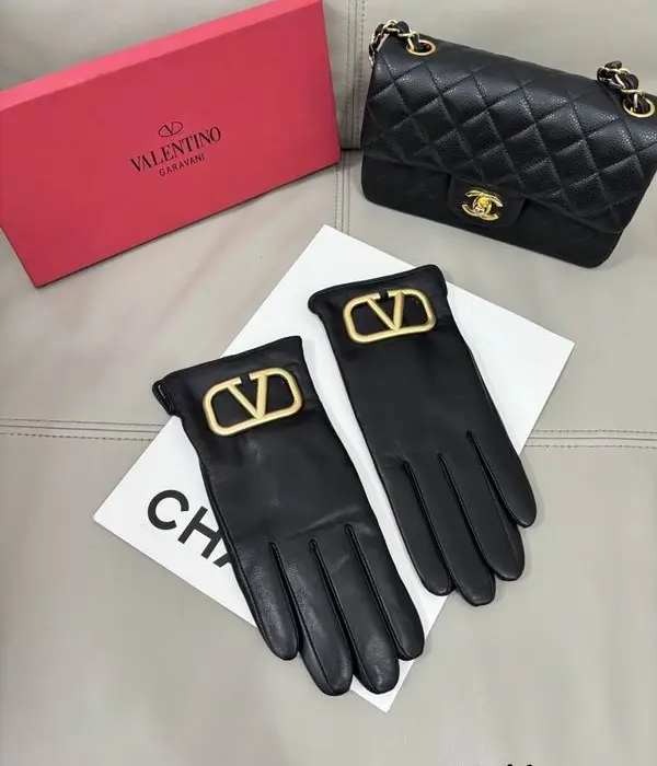 Valentino V Loghttps://fashionreps.co.uk/valentino-v-logo-plate-smooth-leather-gloves/o Plate Smooth Leather Gloves