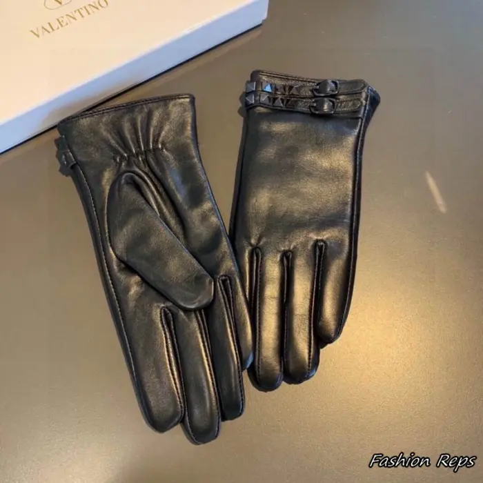 Valentino Black V Logo Plate Smooth Leather Gloves