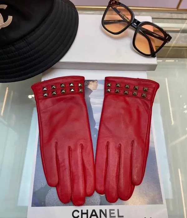 Valentino Pyramid Studded Leather Gloves In 2 Colors