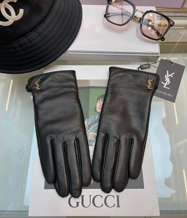 Saint Laurent Mini Charm Smooth Leather Gloves