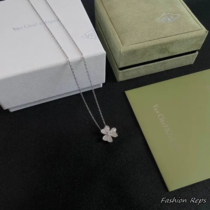 Van Cleef & Arpels Frivole Pendant Necklace