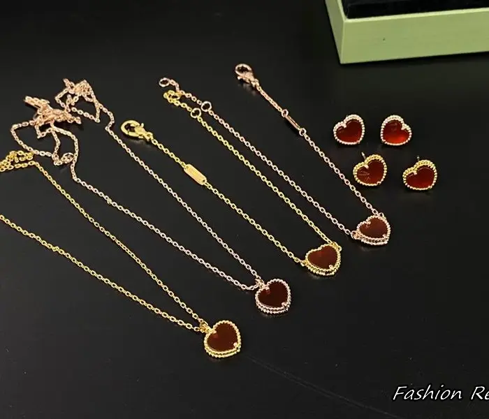 Van Cleef & Arpels Sweet Alhambra Sweet Hearts Necklace & Bracelet & Earrings In 2 Colors