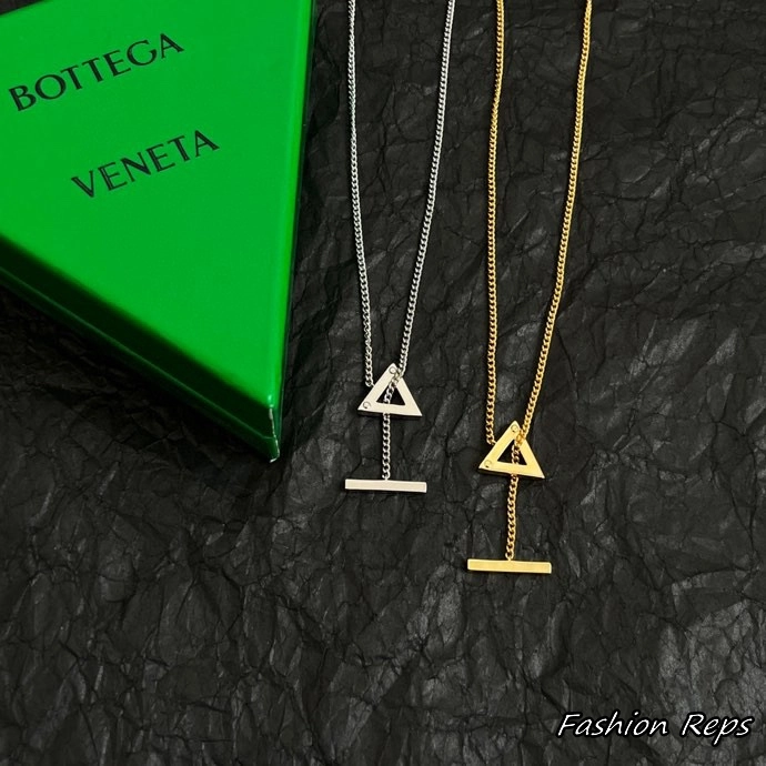 Bottega Veneta Triangle Charm Lariat Necklace In 2 Colors